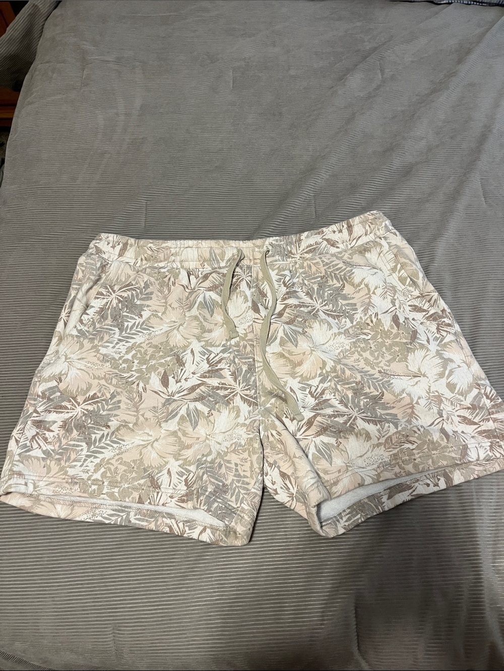 Men's Aeropostale Floral Drawstring Shorts in Beige